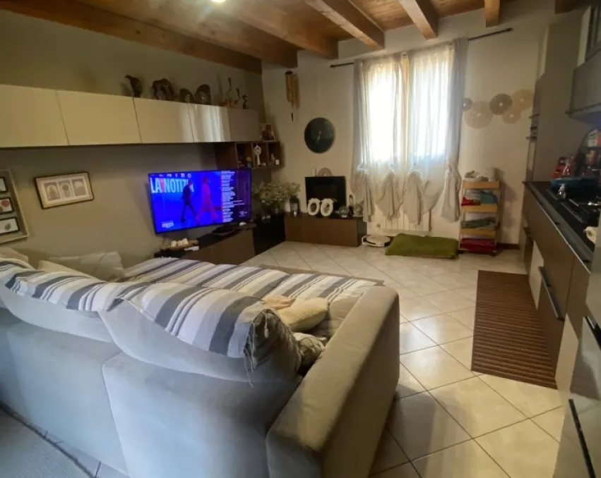 Bilocale con ingresso indipendente, giardino esclusivo e box auto