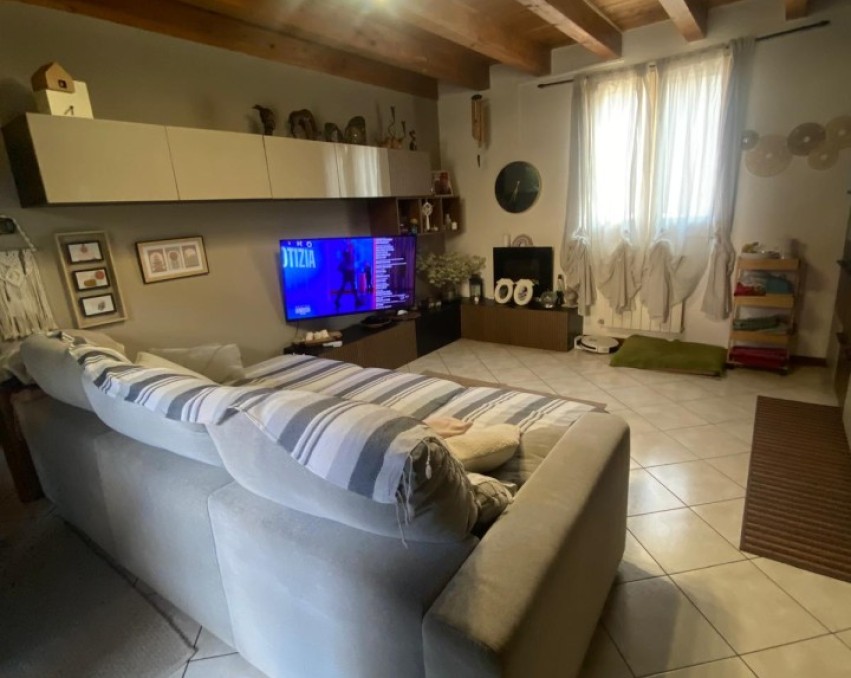 Bilocale con ingresso indipendente, giardino esclusivo e box auto